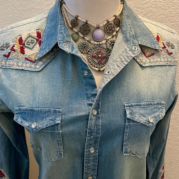 Johnny Was Denim Blue Embroidered Shirtdress with Pearl Snap Closure - Sz S - Picture 7 of 9